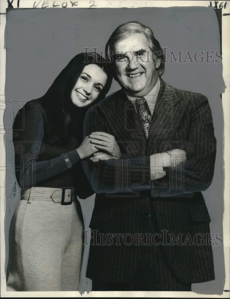 Load image into Gallery viewer, 1973 Press Photo Lydia Anne Hodson, Junior Miss 1972, with Ed McMahon
