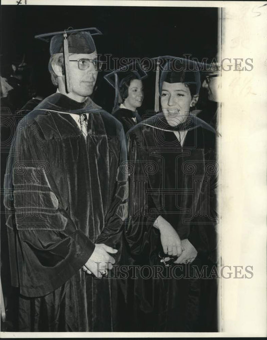 1975 Press Photo Top Graduates of Loyola University Law School - noo32134