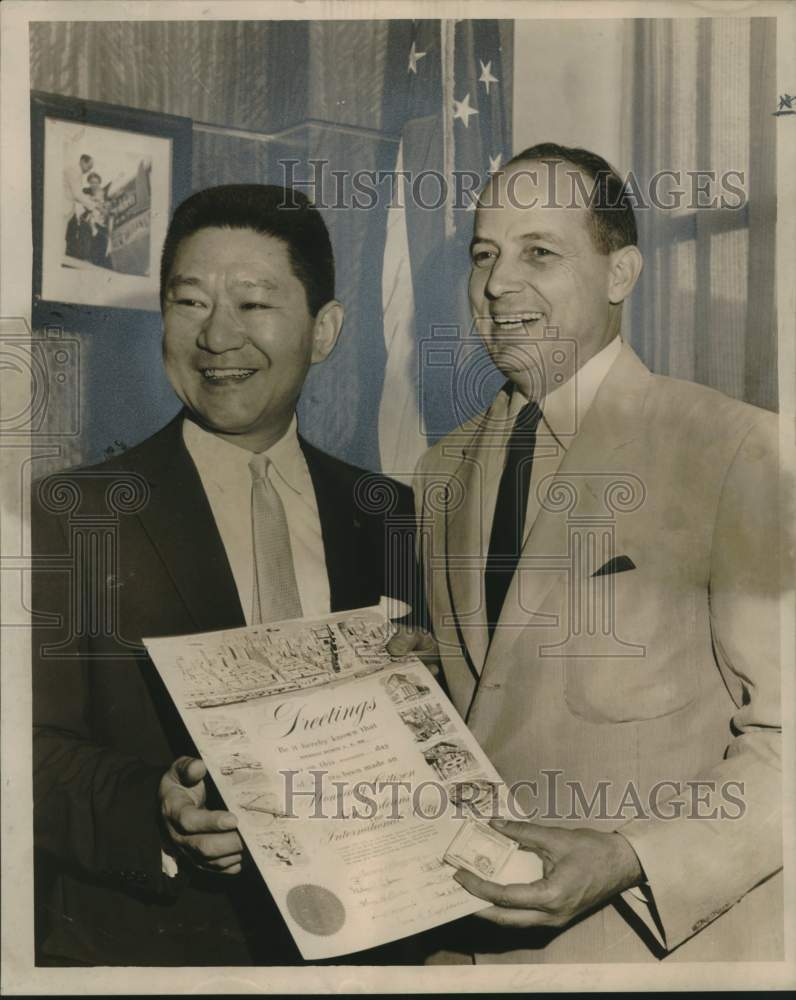 Load image into Gallery viewer, 1956 Press Photo Raymon S.H. Hoo &amp; Mayor deLesseps S. Morris - noo32164
