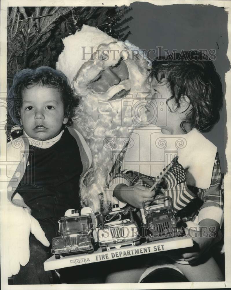 Load image into Gallery viewer, 1973 Press Photo Children with Santa at Jefferson Parish Doll &amp; Toy Fund
