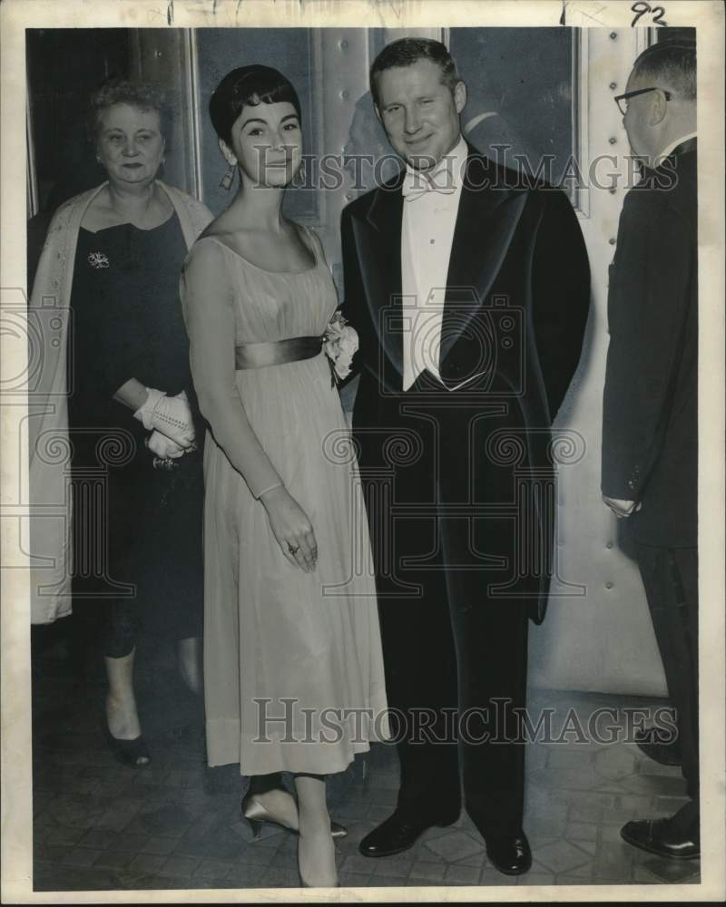 Load image into Gallery viewer, 1959 Press Photo Mr. and Mrs. William D. Humphries at Party - noo32231
