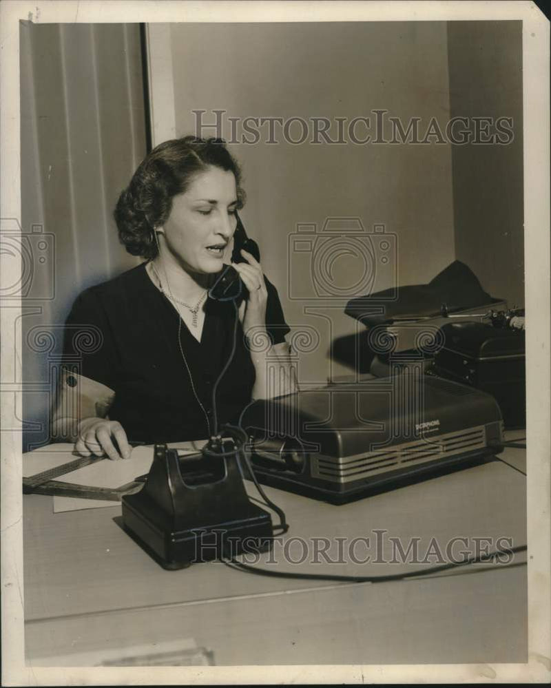 Load image into Gallery viewer, 1956 Press Photo Mrs. Lydia Ishmael Hard at Work at Lighthouse for the Blind
