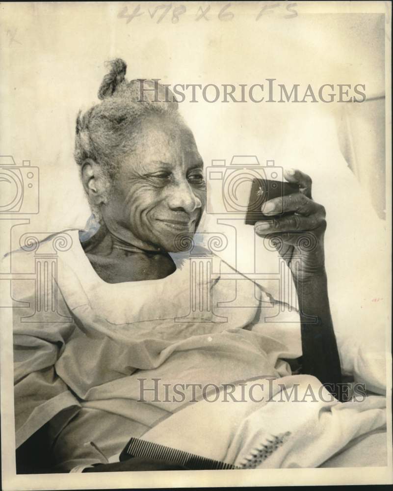 1973 Press Photo Mrs. Sarah Jackson, 106, visits New Orleans to see doctor