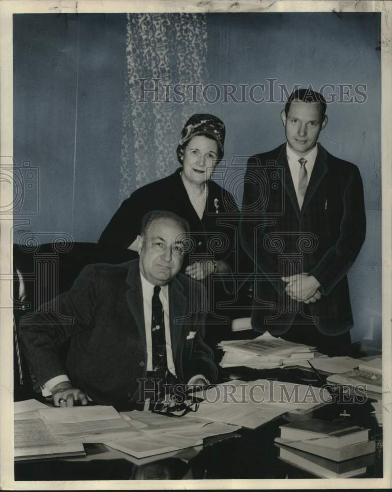 Load image into Gallery viewer, 1962 Press Photo Members of National Foundation Health Scholarship program

