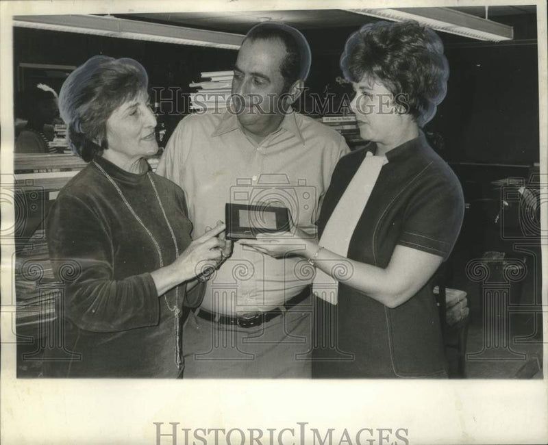 Load image into Gallery viewer, 1970 Press Photo Boulevard Special School officials honors Mrs. Genevieve Dantin
