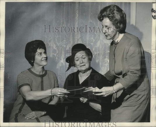 1971 Press Photo Orleans Opera's Women Guild and its Opera Fund Drive Division