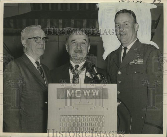 1963 Press Photo Major General Perry M. Hoisington III and Other Men - noo32482