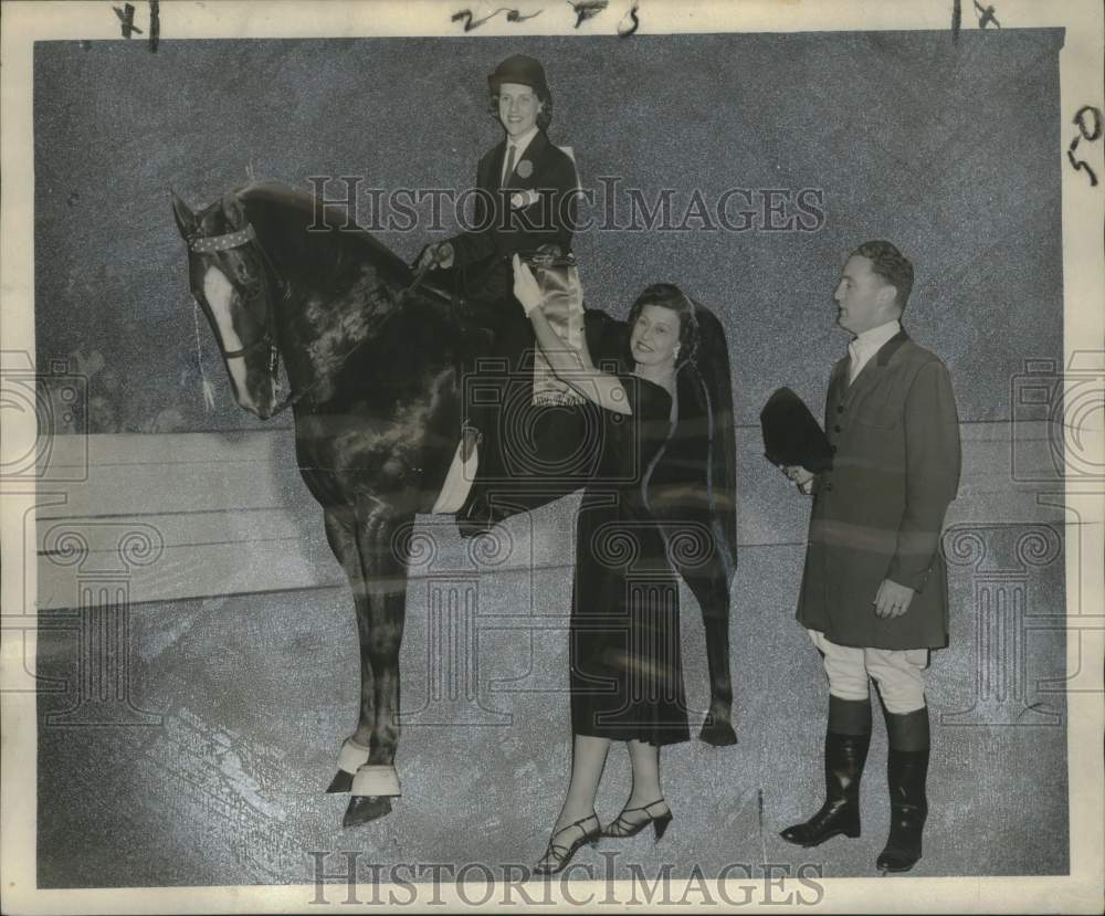 1957 Press Photo Winner of the Ladies' Walking Horse Stake Competition