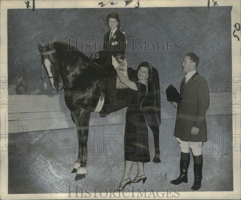 Load image into Gallery viewer, 1957 Press Photo Winner of the Ladies' Walking Horse Stake Competition
