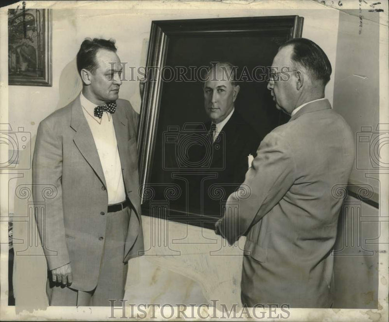 Load image into Gallery viewer, 1951 Press Photo Portrait Presented to Eye, Ear, Nose and Throat Hospital
