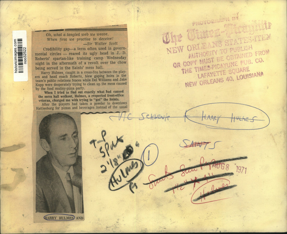 1971 Press Photo Harry Hulmes, In Meeting Concerning Saints Mess Hall