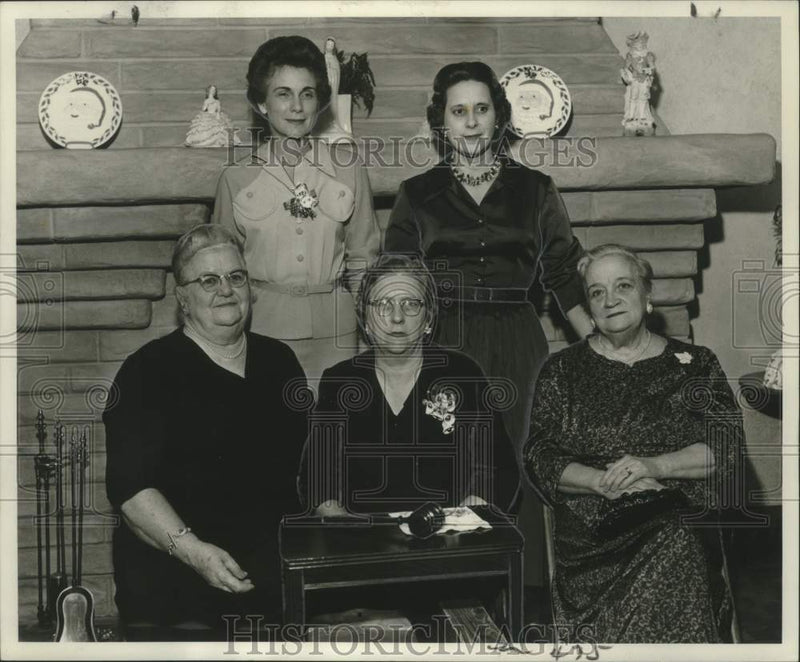 Load image into Gallery viewer, 1960 Press Photo Gretna Home Demonstration Club Officers - noo32578
