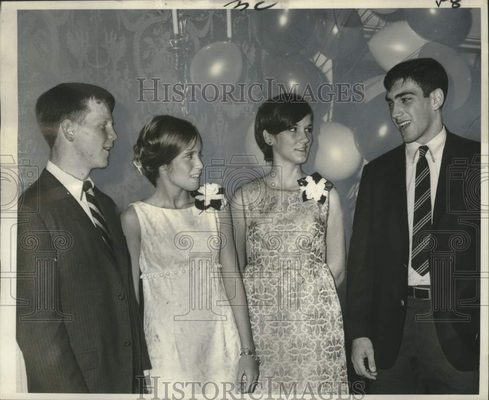 196 Press Photo Attendees at New Orleans Country Club Party - noo32585