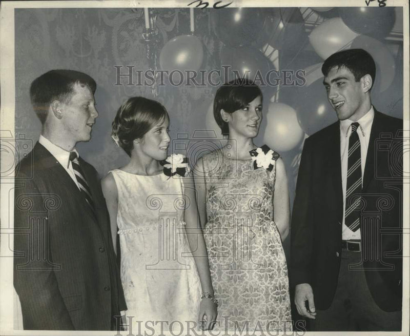 Load image into Gallery viewer, 196 Press Photo Attendees at New Orleans Country Club Party - noo32585
