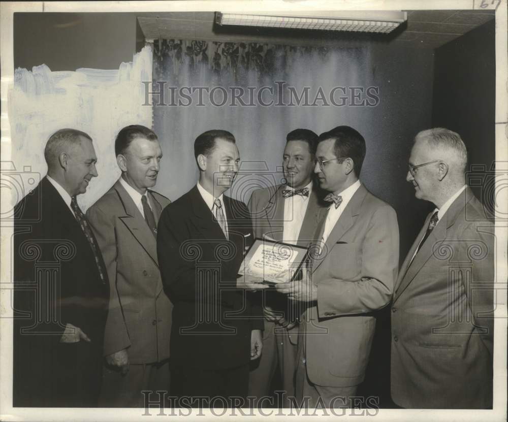 1955 Press Photo T. H. Jackson receives American Petroleum Institute award
