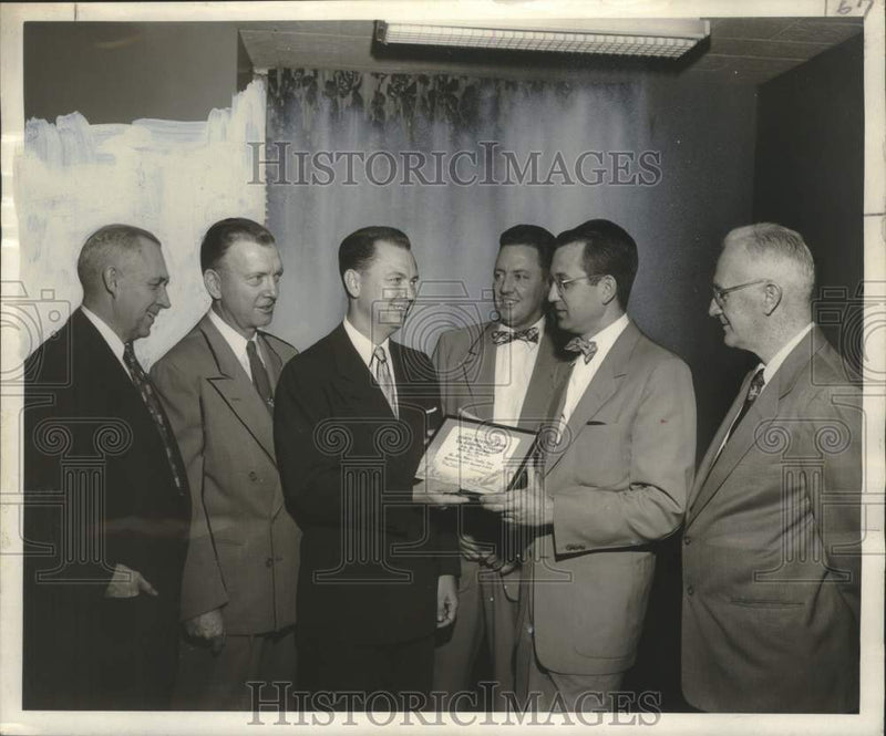 Load image into Gallery viewer, 1955 Press Photo T. H. Jackson receives American Petroleum Institute award
