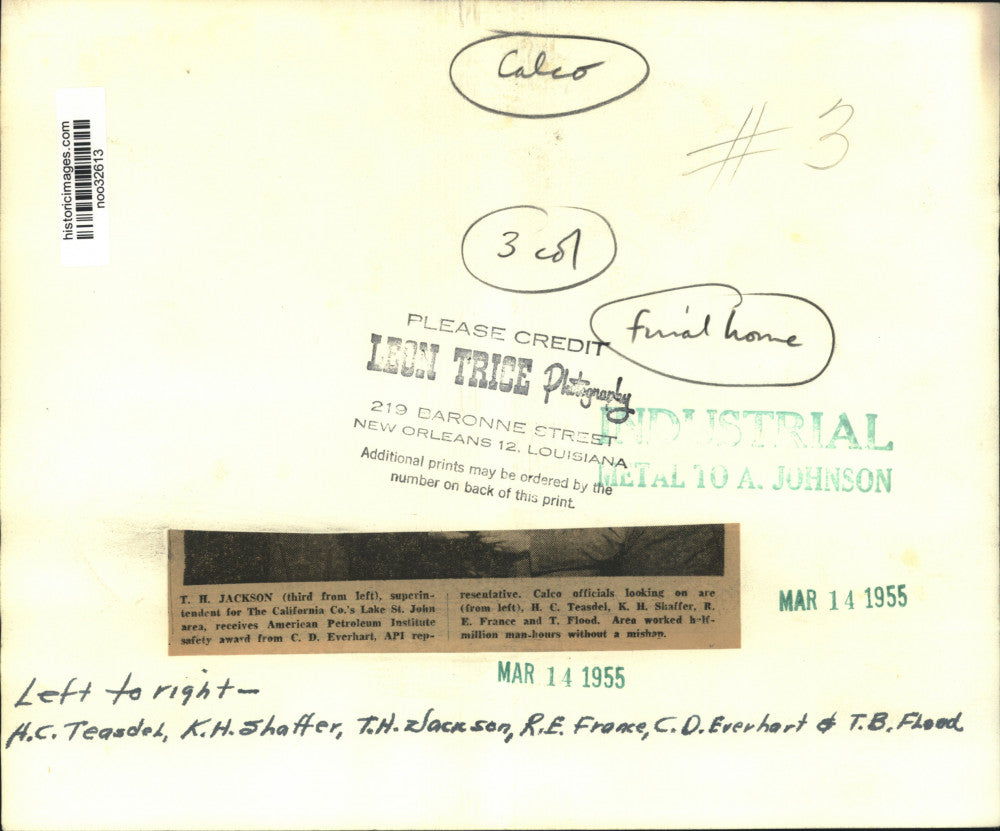 1955 Press Photo T. H. Jackson receives American Petroleum Institute award