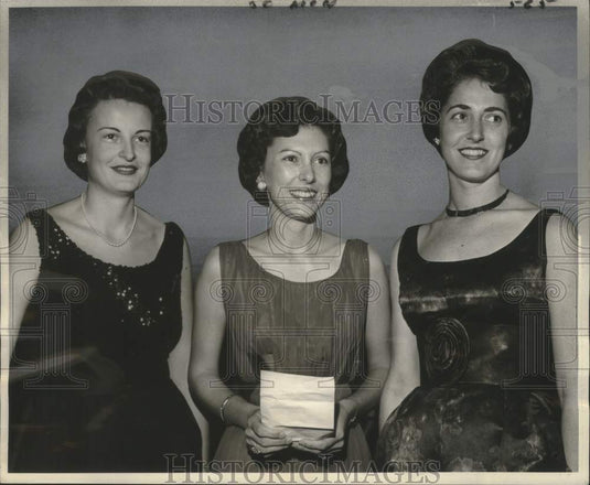 1961 Press Photo Mrs. V. L. Ewing Jr. & et al during the Alpha Thetas Banquet