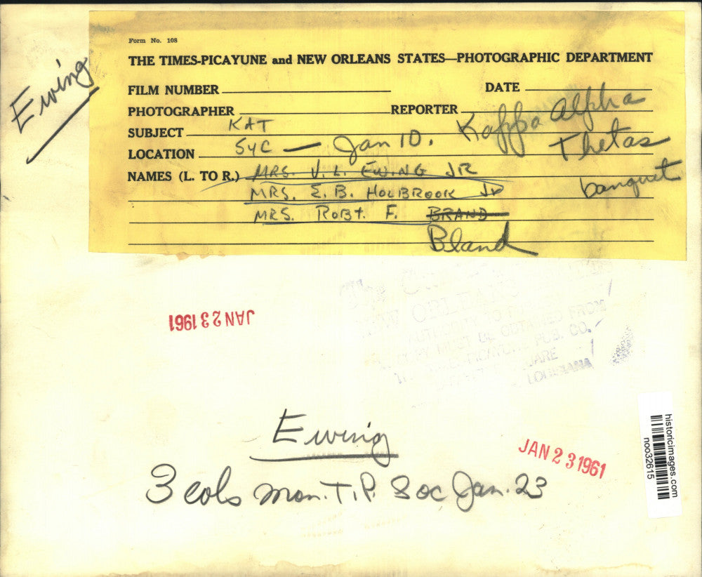 1961 Press Photo Mrs. V. L. Ewing Jr. & et al during the Alpha Thetas Banquet