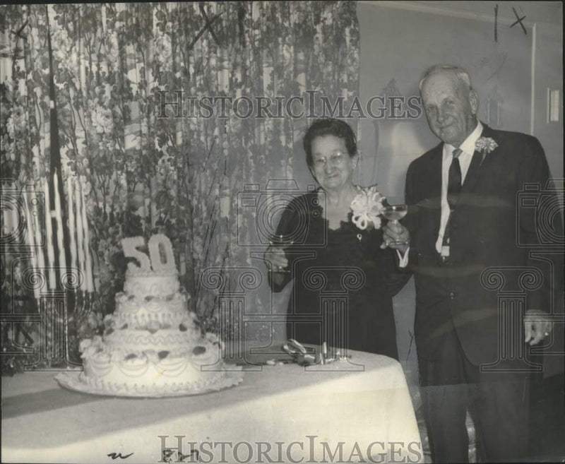 Load image into Gallery viewer, 1960 Press Photo Mr. &amp; Mrs. Sidney Hogan Celebrate 50th Wedding Anniversary
