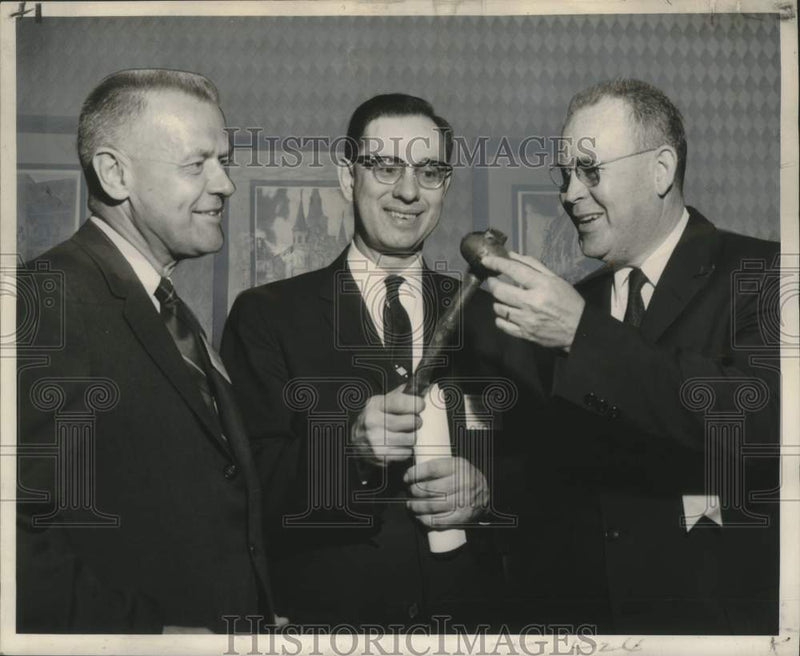 Load image into Gallery viewer, 1962 Press Photo American Oil Chemists' Society convention at Roosevelt Hotel
