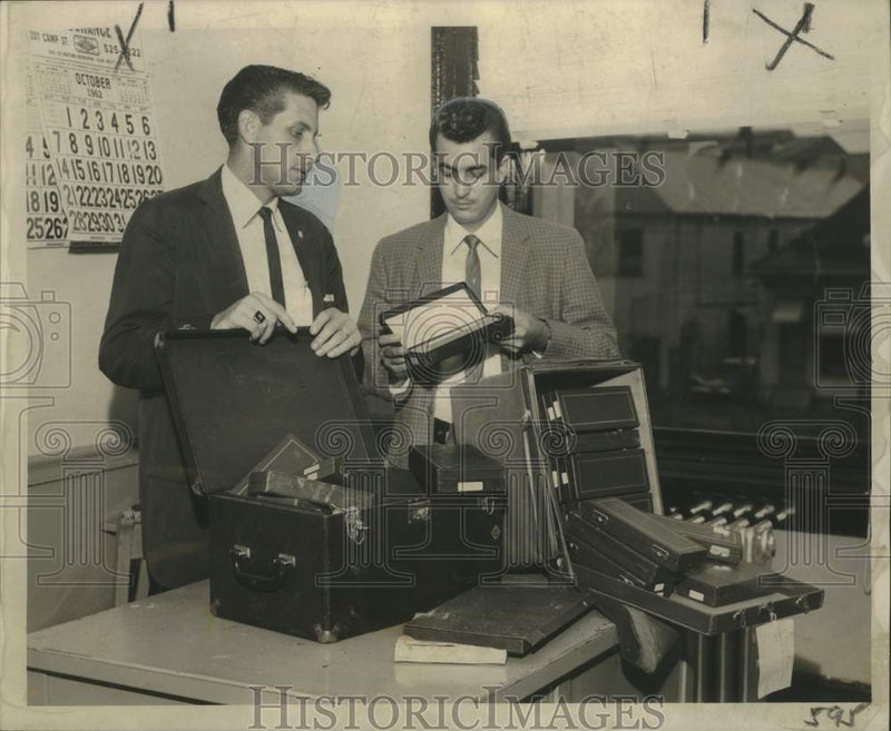 Load image into Gallery viewer, 1962 Press Photo Detectives James Miller &amp; Richard Hunter with seized jewelries
