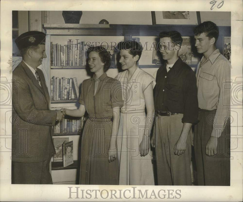 Load image into Gallery viewer, 1950 Press Photo Sue Hanlon and scholarship competition participants
