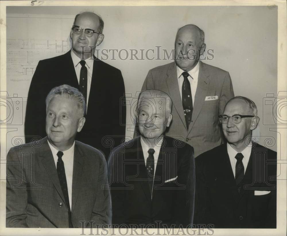 1960 Press Photo Dr. Henry Hoesman and participants in Evangelistic Mission