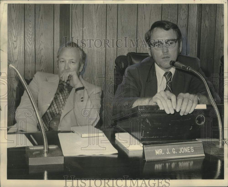 Load image into Gallery viewer, 1972 Press Photo Clark Hoffpauer, Wildlife &amp; Fisheries Commission, Louisiana
