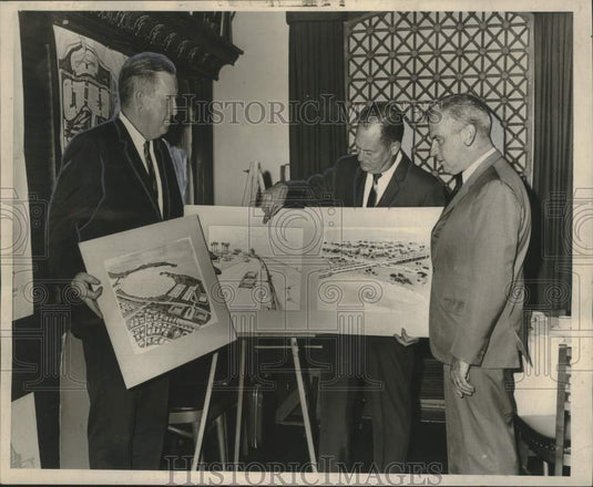 1966 Press Photo Officials review plans of Jefferson Parish's lakefront revival