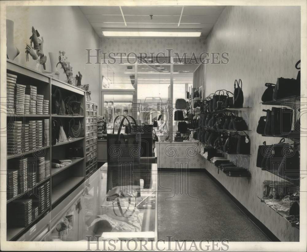 1960 Press Photo Jean&#39;s Hosiery Store Interior in Lakeside - noo32790