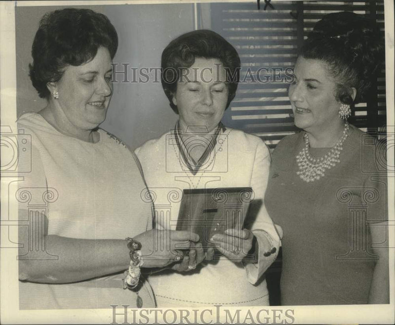 Load image into Gallery viewer, 1970 Press Photo Officers of Council of Presidents of Cooperative School Clubs
