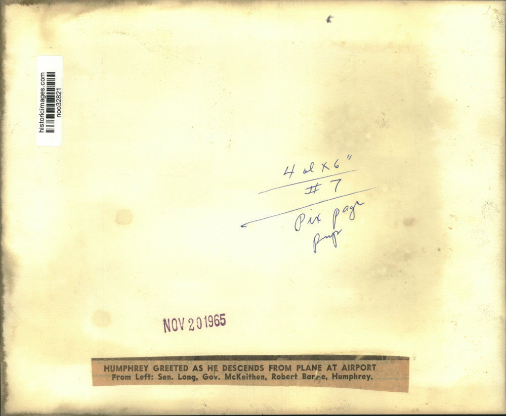 1965 Press Photo Vice-President Hubert H. Humphrey Descends From Plane