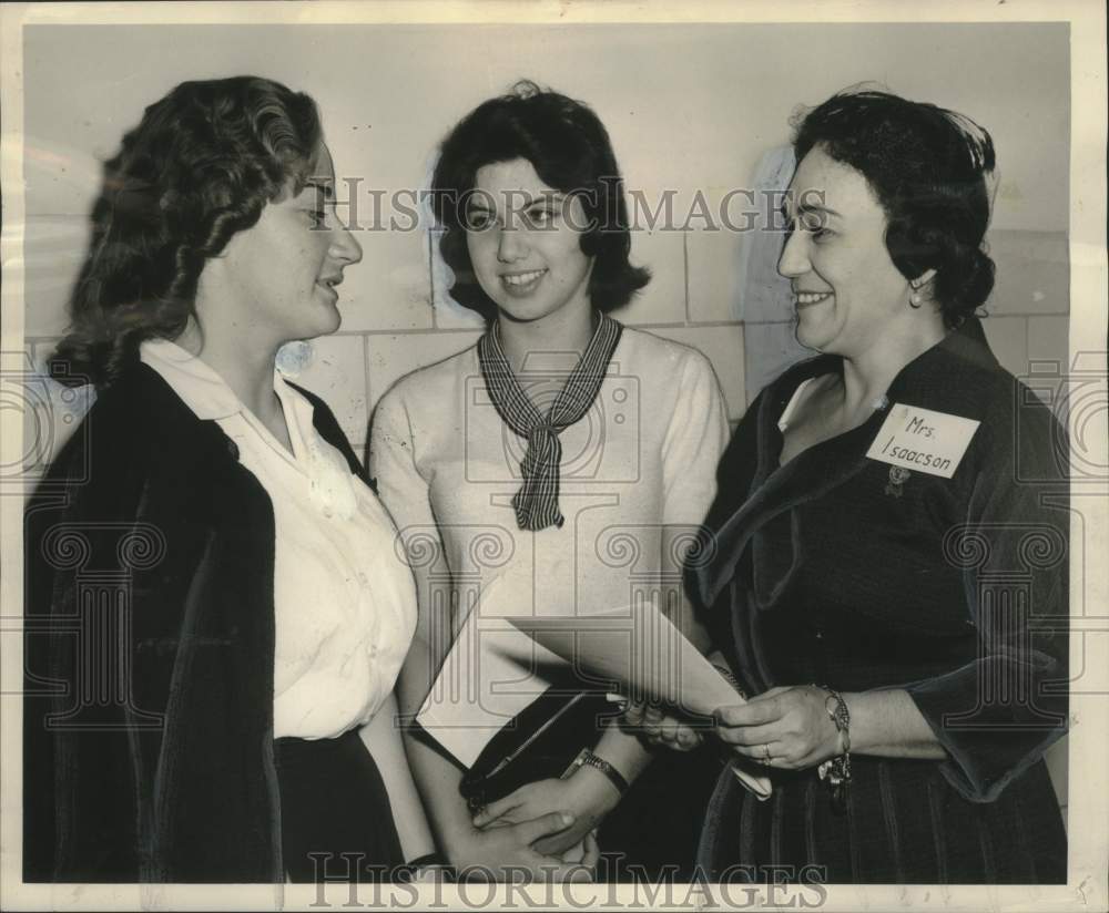 1960 Press Photo Volunteers at Charity hospital receiving Service Awards