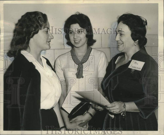 1960 Press Photo Volunteers at Charity hospital receiving Service Awards