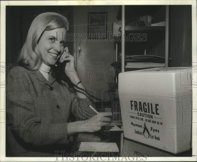 Load image into Gallery viewer, 1968 Press Photo Mrs. Leonard Isacks, Southern Eye-Bank assistant on the phone
