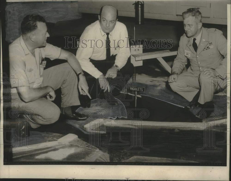 Load image into Gallery viewer, 1961 Press Photo Officials Inspect Model of Hurricane Barrie Control Structure
