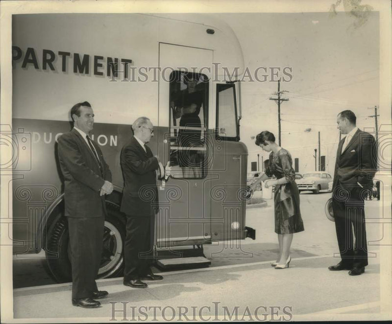 Load image into Gallery viewer, 1959 Press Photo Christening the new bookmobile of the Jefferson public library
