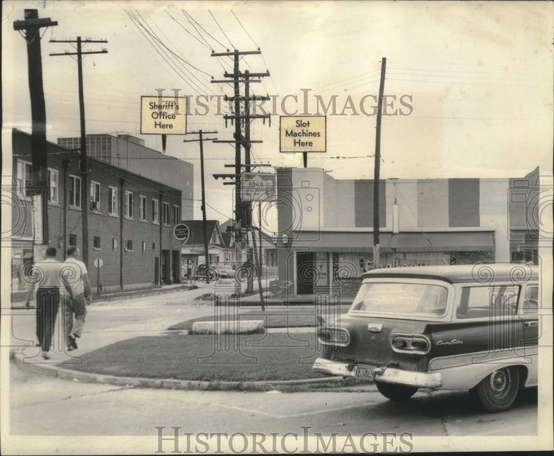 Load image into Gallery viewer, 1963 Press Photo Gambling- Chateau Lounge on Huey P. Long avenue &amp; Second street
