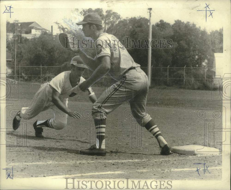 Load image into Gallery viewer, 1969 Press Photo Floyd Hyer of TAC Amusement dives to base of Charles Stevedore
