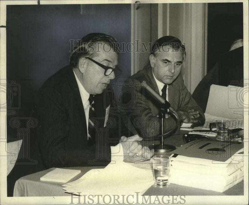 Load image into Gallery viewer, 1970 Press Photo Mississippi Valley World Trade Conference Panel Speakers
