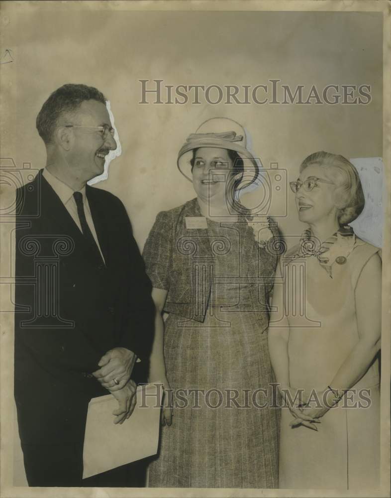 Load image into Gallery viewer, 1967 Press Photo Attendees at Graduate Institute About Nutrition - noo33131
