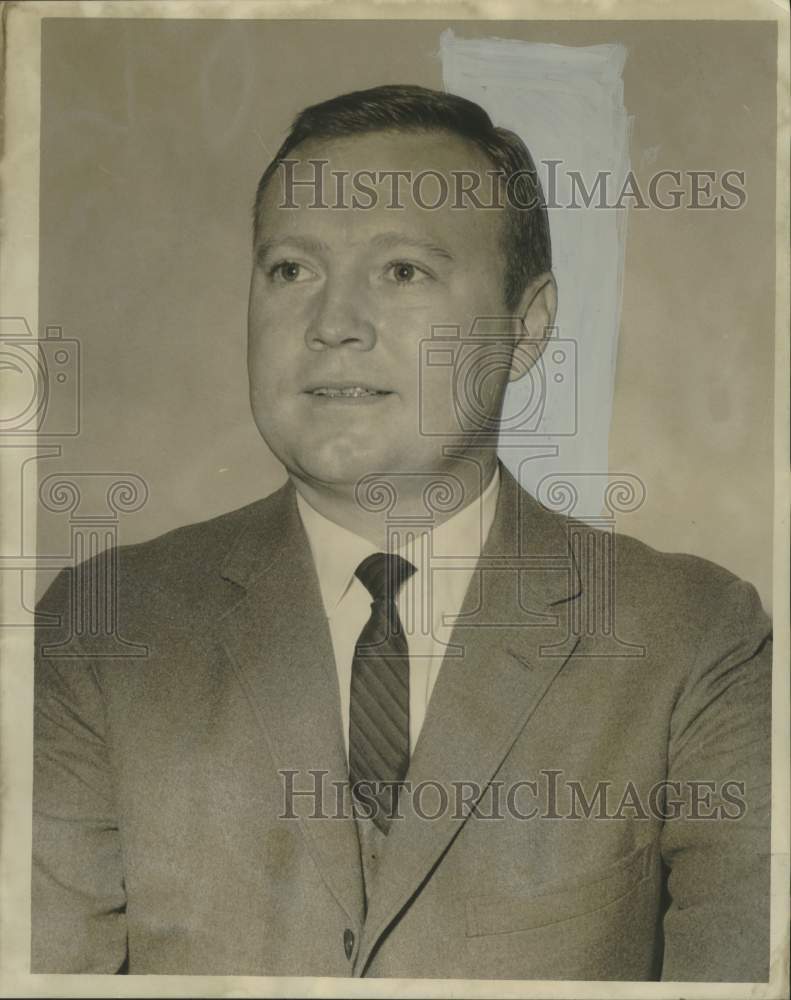 Load image into Gallery viewer, 1968 Press Photo W. Lyle Kiser, president New Olreans Toastmasters Club

