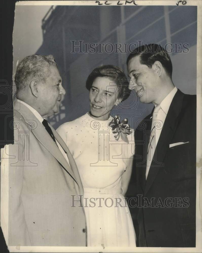 1954 Press Photo Anna Maria Velasco Ibarro of Ecuador leaves New Orleans