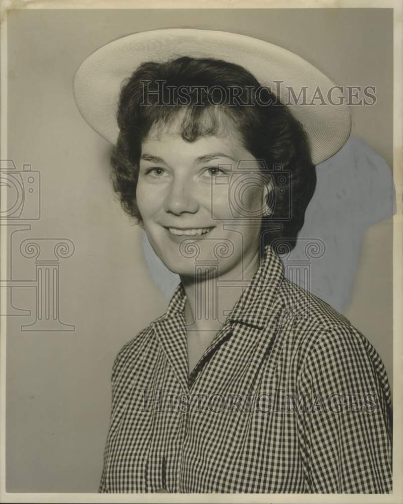 1960 Press Photo Mrs. John Hutchens, President of the Lake Breeze Gardeners