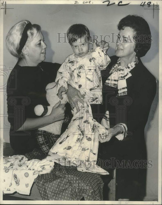 1967 Press Photo Women's Auxiliary of the Variety Club, Trent No. 45 with Milton