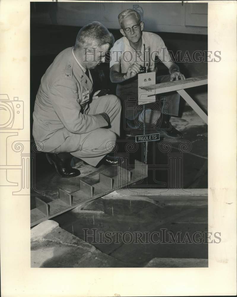 1961 Press Photo Army Engineers Examine Proposed Hurricane Barrier in Louisiana