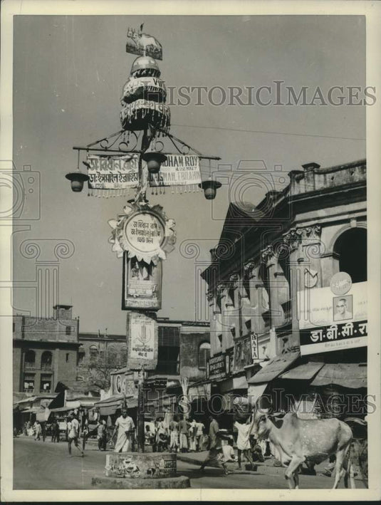 1962 Press Photo Lamp Post in Calcutta, India Decorated with Political Signs
