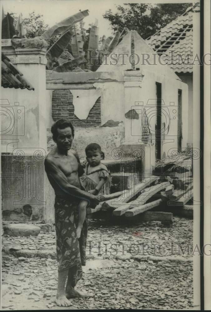 Load image into Gallery viewer, 1966 Press Photo Two survivors of Sesetan uprising stand in littered street
