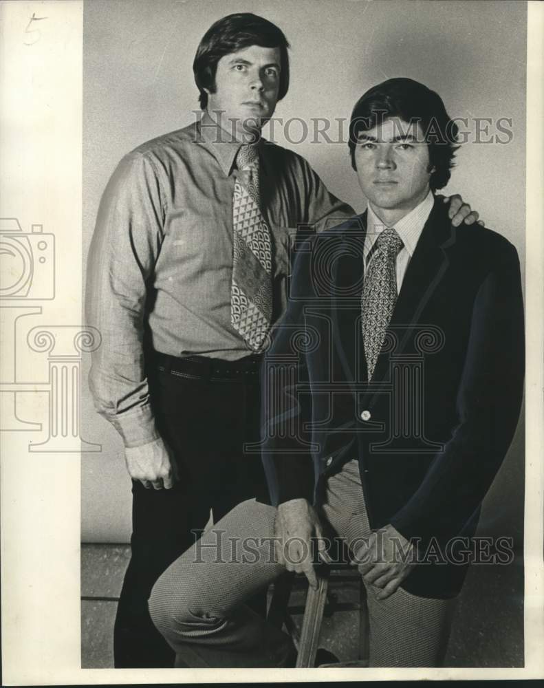 Load image into Gallery viewer, 1972 Press Photo William Keaty &amp; Thomas Keaty- Receiving Respective Degrees
